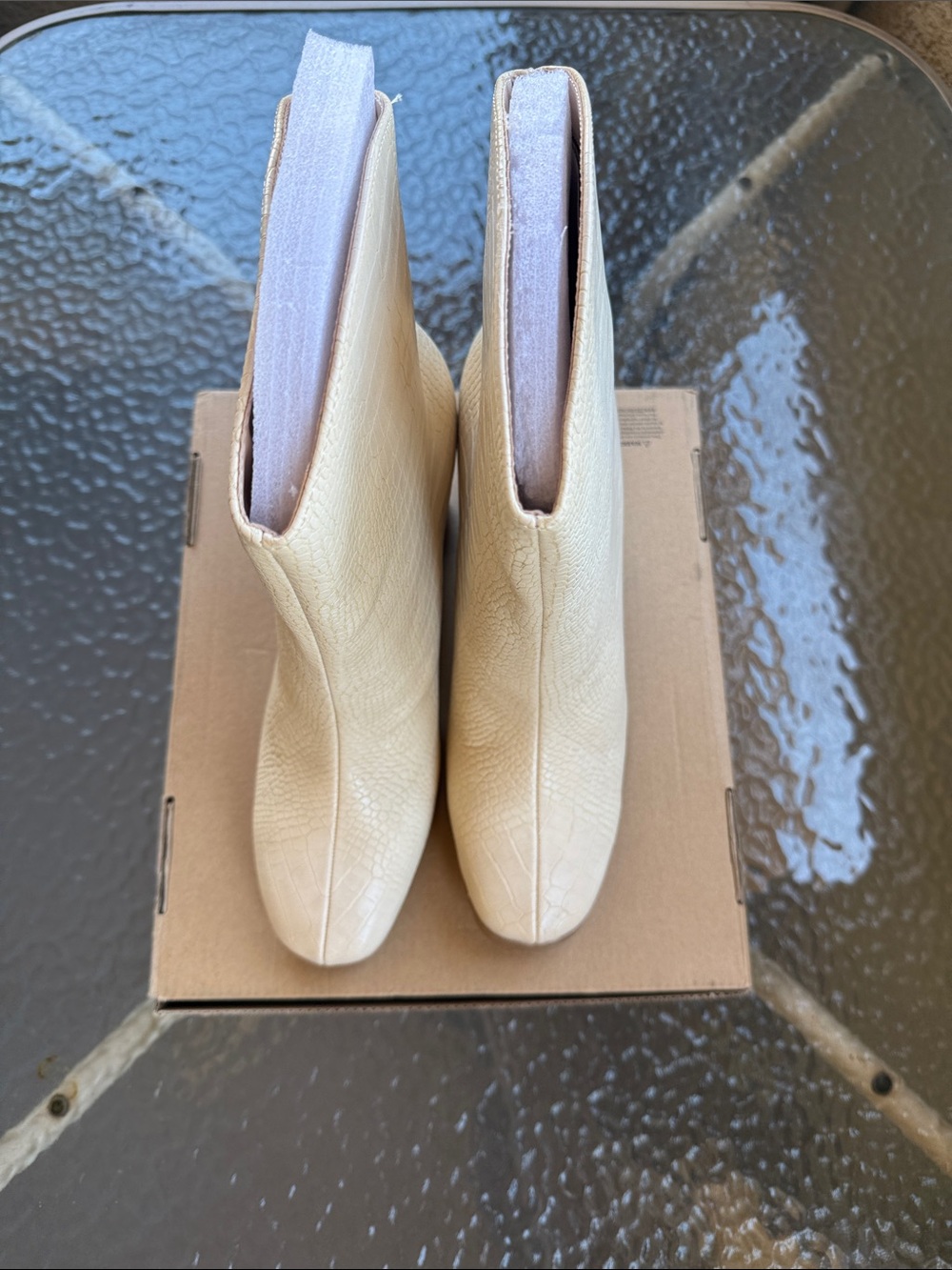 Journee Women’s Brekinn pull on stacked heel booties (Ivory)